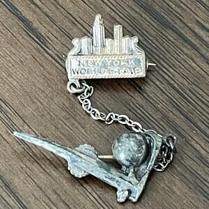 Vintage New York Worlds Fair Pin Trylon Perisphere Skyline 1939 Chain Link FLAW